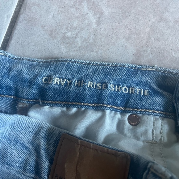 American Eagle curvy high rise shorts - Picture 6 of 6